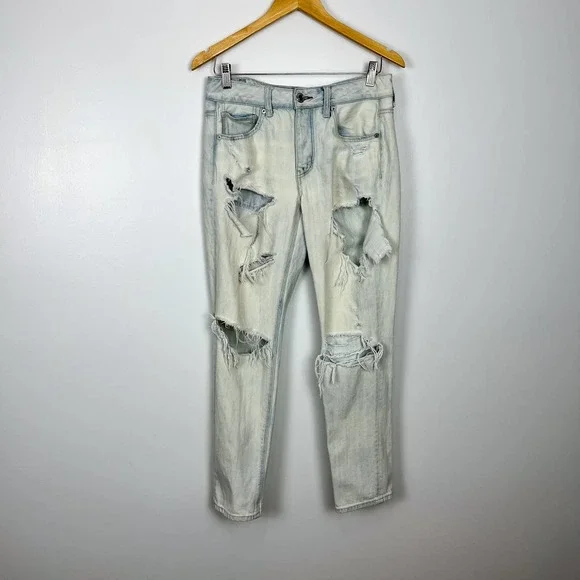 American Eagle Tomgirl Light Wash Distressed Ripped Straight Leg Jeans Size 4 - Picture 2 of 13